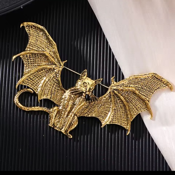 Gothic Bat Cat Brass Brooch - Picture 1 of 15
